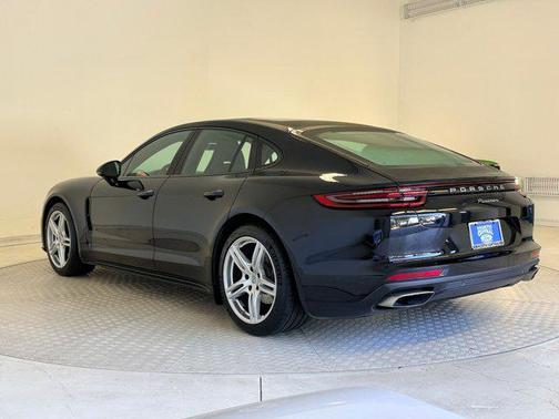 2017 Porsche Panamera 4