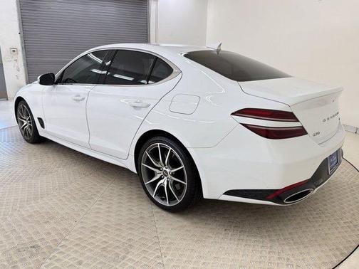 Alta White 2022 Genesis G70 3.3T RWD