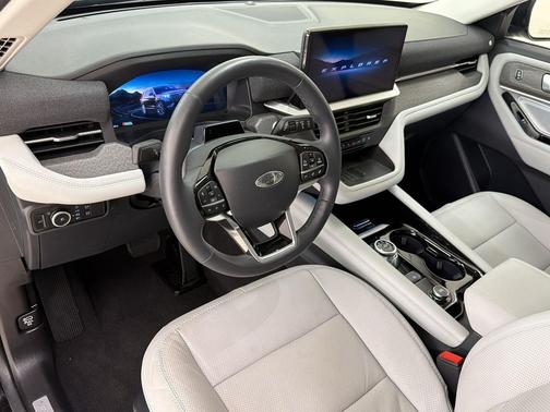 Agate Black Metallic 2025 Ford Explorer Platinum
