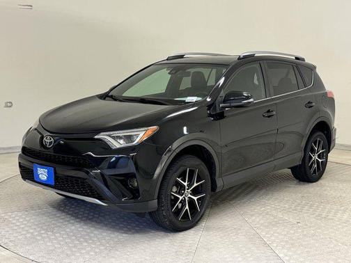 2017 Toyota RAV4 SE