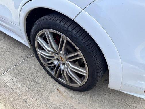 2014 Porsche Cayenne GTS