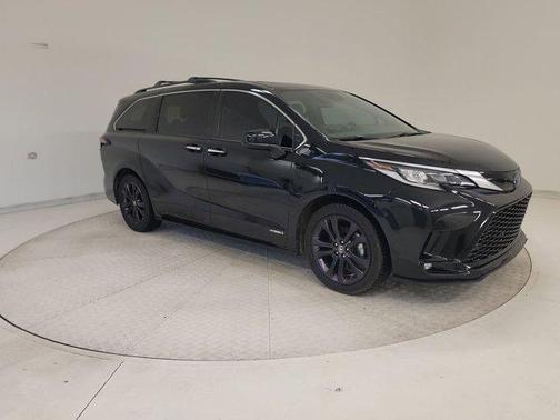 2021 Toyota Sienna XSE 7 Passenger