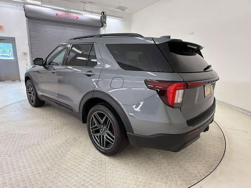 Carbonized Gray Metallic 2025 Ford Explorer ST-Line