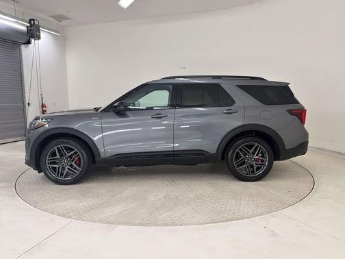 Carbonized Gray Metallic 2025 Ford Explorer ST-Line