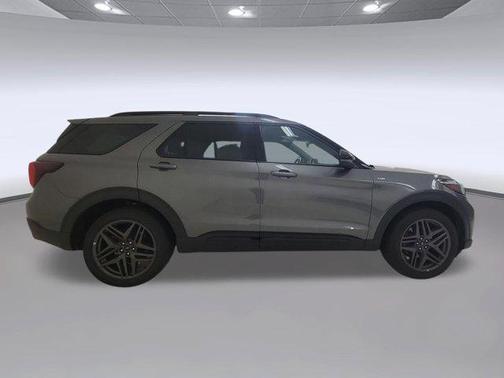 Carbonized Gray Metallic 2025 Ford Explorer ST-Line