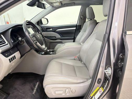 Predawn Gray Mica 2018 Toyota Highlander XLE