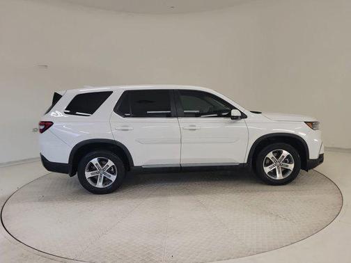 Platinum White Pearl 2023 Honda Pilot 2WD EX-L 7 Passenger