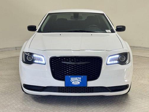 2021 Chrysler 300 Touring