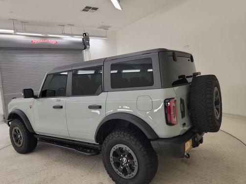 Gray 2023 Ford Bronco Badlands