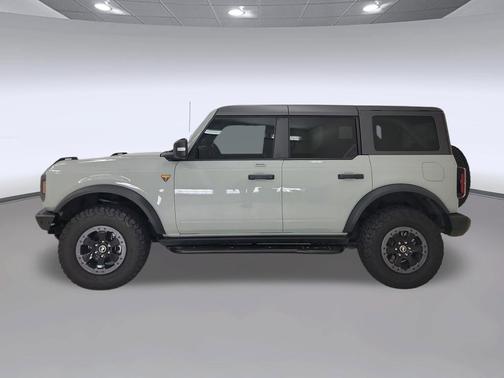 Gray 2023 Ford Bronco Badlands