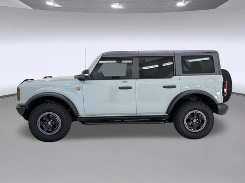 Gray 2023 Ford Bronco Badlands
