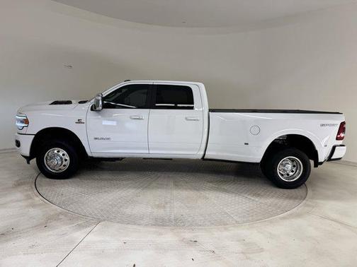 2023 RAM 3500 Laramie Crew Cab 4x4 8' Box