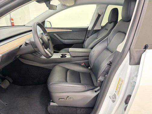 Pearl White Multi-Coat 2024 Tesla Model Y RWD