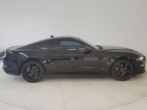 2022 Ford Mustang EcoBoost