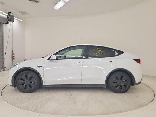 Pearl White Multi-Coat 2024 Tesla Model Y Long Range Dual Motor All-Wheel Drive