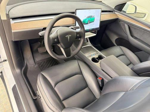 Pearl White Multi-Coat 2024 Tesla Model Y Long Range Dual Motor All-Wheel Drive
