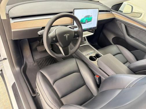Pearl White Multi-Coat 2024 Tesla Model Y Long Range Dual Motor All-Wheel Drive
