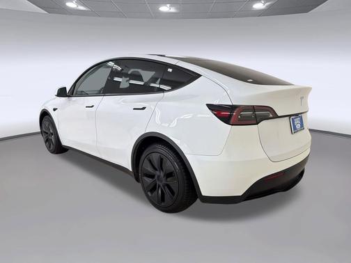 Pearl White Multi-Coat 2024 Tesla Model Y Long Range Dual Motor All-Wheel Drive