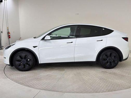 Pearl White Multi-Coat 2024 Tesla Model Y Long Range Dual Motor All-Wheel Drive