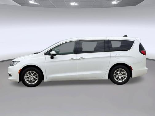 Bright White Clearcoat 2023 Chrysler Voyager LX
