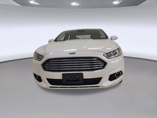 White 2016 Ford Fusion SE
