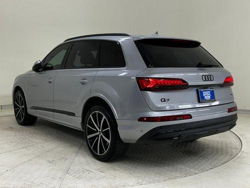 2022 Audi Q7 55 Premium Plus