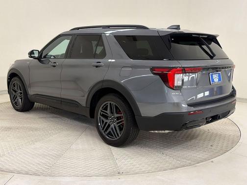 Agate Black Metallic 2025 Ford Explorer ST-Line