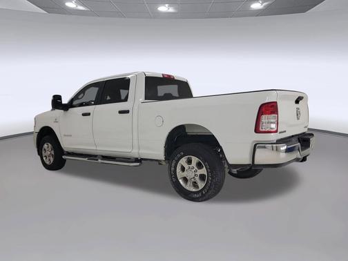 Bright White Clearcoat 2024 RAM 2500 Big Horn Crew Cab 4x4 6'4' Box
