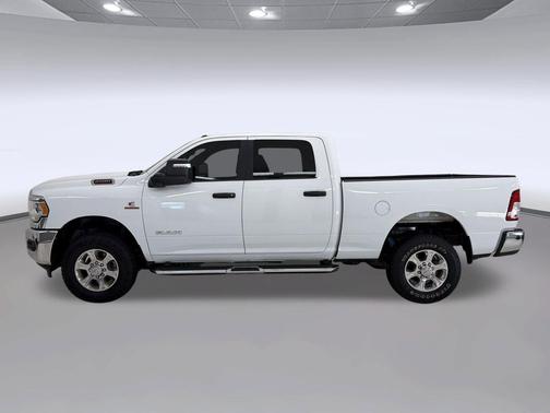 Bright White Clearcoat 2024 RAM 2500 Big Horn Crew Cab 4x4 6'4' Box