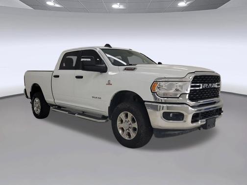 Bright White Clearcoat 2024 RAM 2500 Big Horn Crew Cab 4x4 6'4' Box