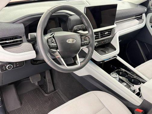 Rapid Red Metallic Tinted Clearcoat 2025 Ford Explorer Platinum