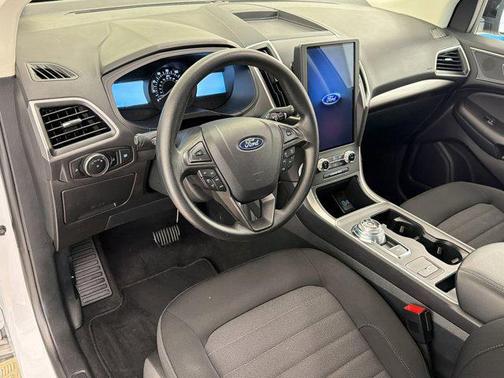 Oxford White 2024 Ford Edge SE