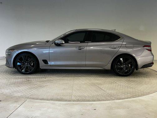 2023 Genesis G70 2.0T RWD