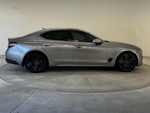 2023 Genesis G70 2.0T RWD