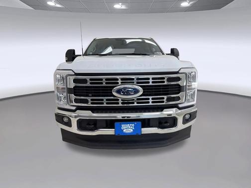 Oxford White 2025 Ford F-250 XLT