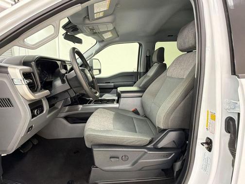 Oxford White 2025 Ford F-250 XLT