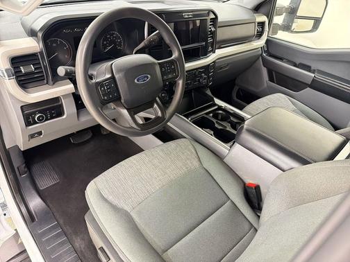 Oxford White 2025 Ford F-250 XLT
