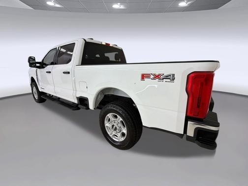 Oxford White 2025 Ford F-250 XLT
