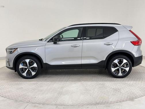 Silver 2024 Volvo XC40 B5 Core Bright Theme