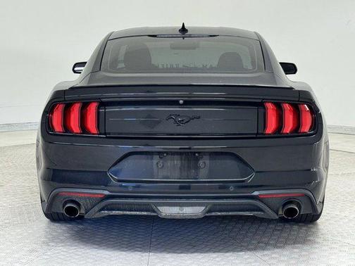 2021 Ford Mustang EcoBoost