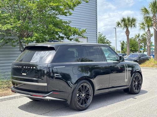2025 Land Rover Range Rover P530 SE