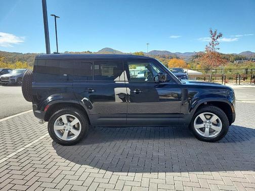 2024 Land Rover Defender P500 SE