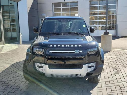 2024 Land Rover Defender P500 SE