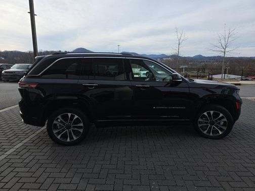 2022 Jeep Grand Cherokee Overland