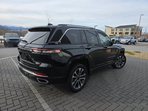 2022 Jeep Grand Cherokee Overland