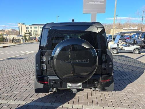 2024 Land Rover Defender P525 V8