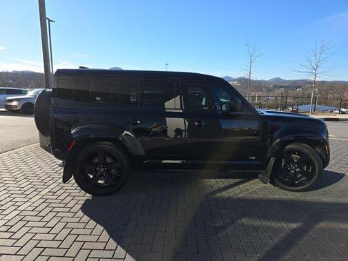 2024 Land Rover Defender P525 V8