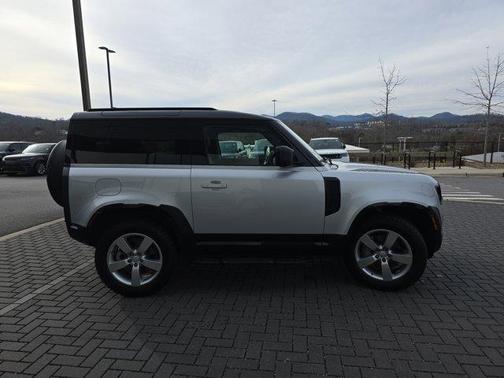 2024 Land Rover Defender P400 X-Dynamic SE