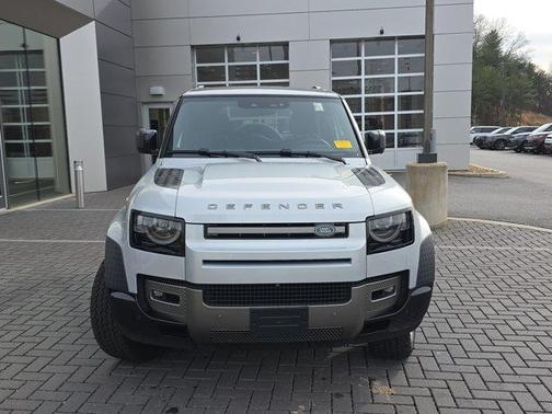 2024 Land Rover Defender P400 X-Dynamic SE