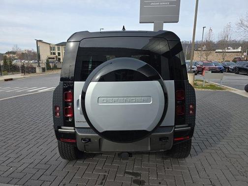 2024 Land Rover Defender P400 X-Dynamic SE